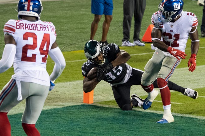 Eagles' Boston Scott (35) scores the go-ahead touchdown late in the fourth quarter against the Giants in Philadelphia, Pa. on Thursday, Oct. 22, 2020.
