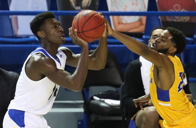 Delaware's Ebby Asamoah (left) is fouled by Hofstra's Jalen Ray in the first half of the Blue Hens' 74-56 win at the Bob Carpenter Center Friday, Jan. 15, 2021.